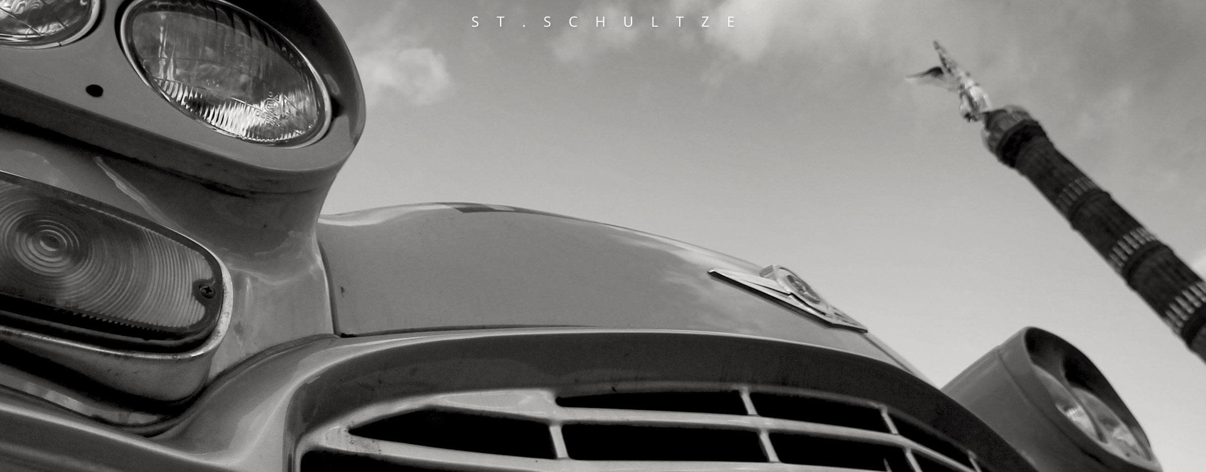 latin style meets Berlin: vintage oldtimer seen in Berlin, automotive photography by Stefan Schultze