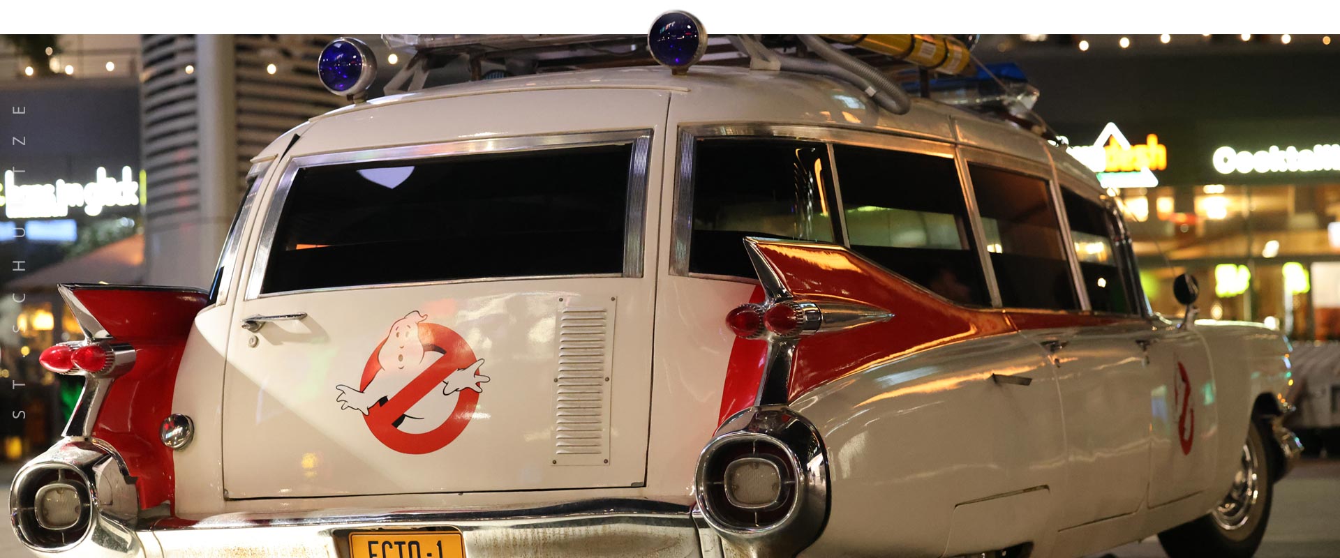 A moment next to the iconic Ghostbusters car known from the first movie. POS Marketing creating jobs at its best at a movie premiere. And smiling people anywhere. PHOTOGRAPHY by St.Schultze.