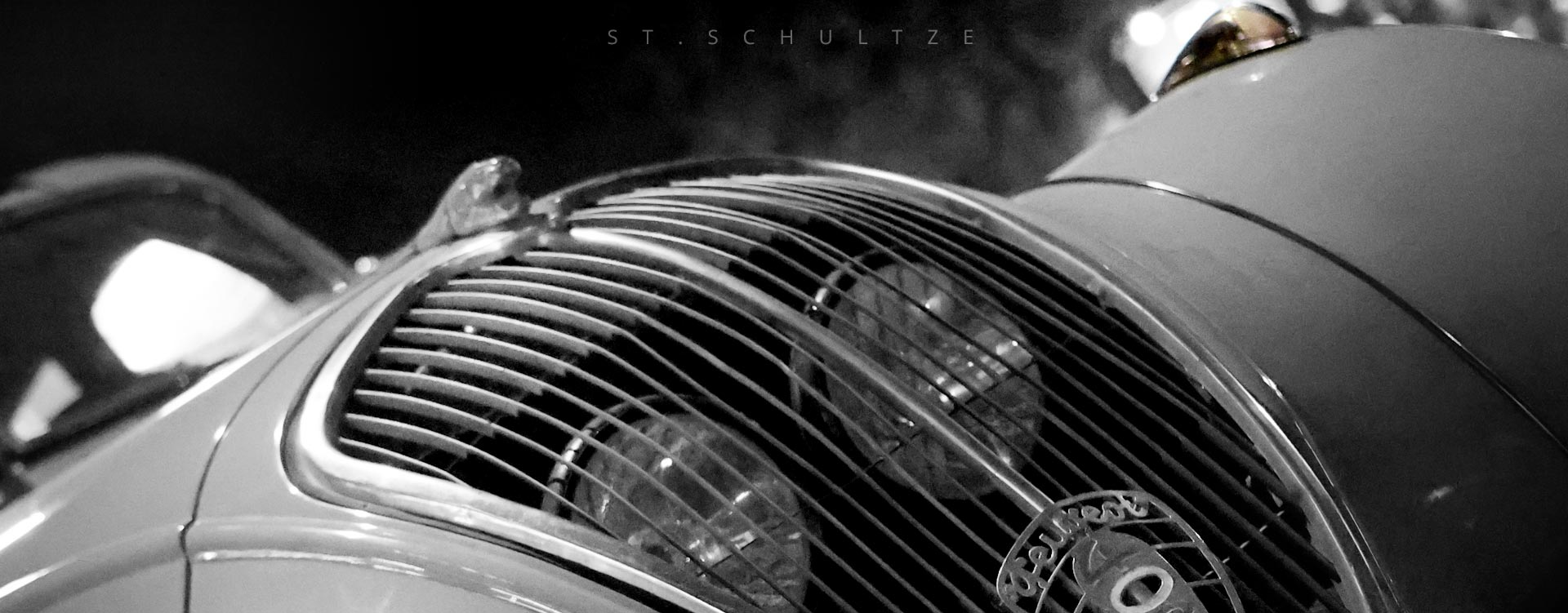 A moment next to the iconic Ghostbusters car known from the first movie. POS Marketing creating jobs at its best at a movie premiere. And smiling people anywhere. PHOTOGRAPHY by St.Schultze.