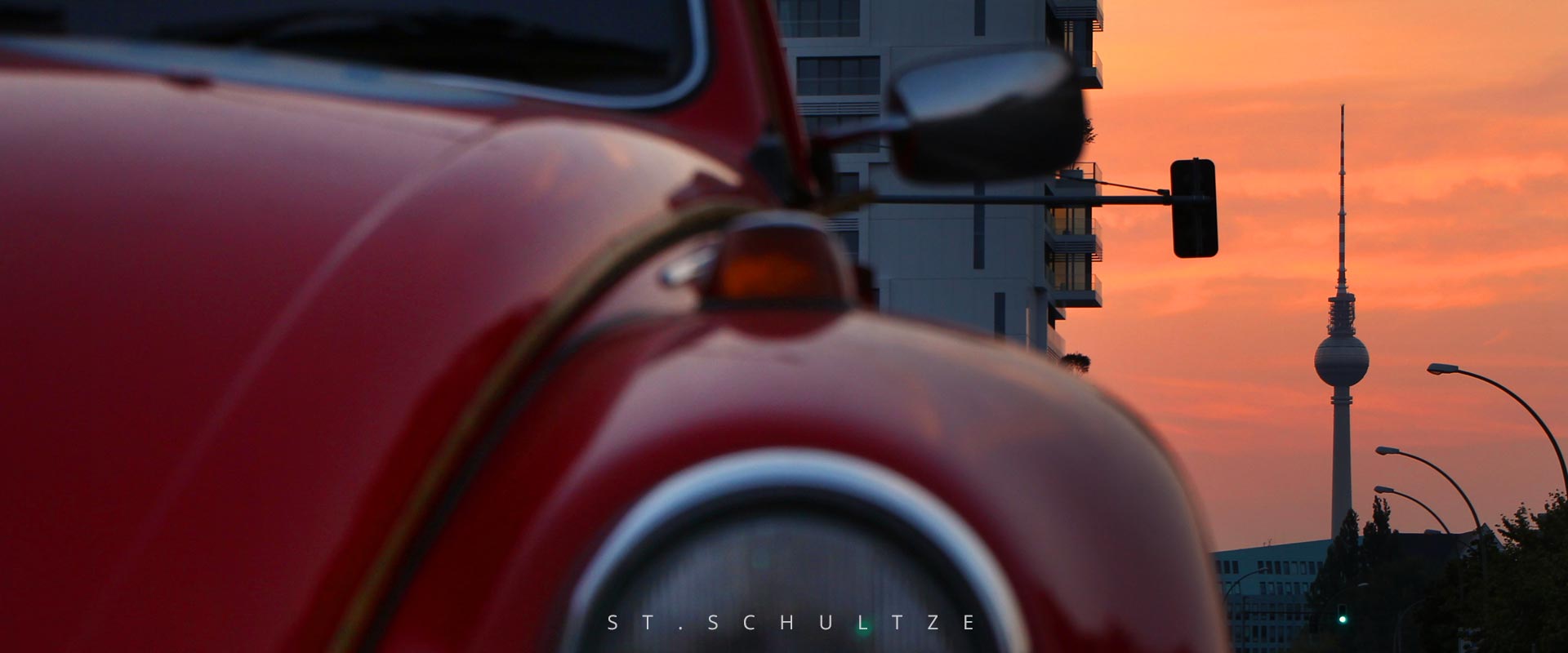 vintage VW Beetle oldtimer in Berlin, vw kaefer, berlin city, fernsehturm, tvtower, iconic, automobile, mobility, berlin moments – PHOTOGRAPHY by Stefan Schultze. vintage car, Berlin oldtimer, mobility, car photography. iconic photography