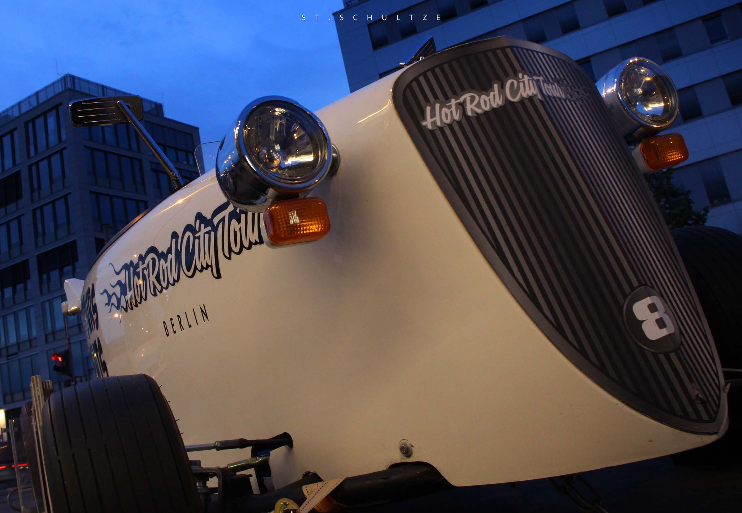 Classiccar, customcar, minicar, hotrod, hot rod city tours for tourists in berlin, vintage, oldtimer in Berlin – PHOTOGRAPHY by Stefan Schultze. vintage car, Berlin oldtimer, mobility, car photography.